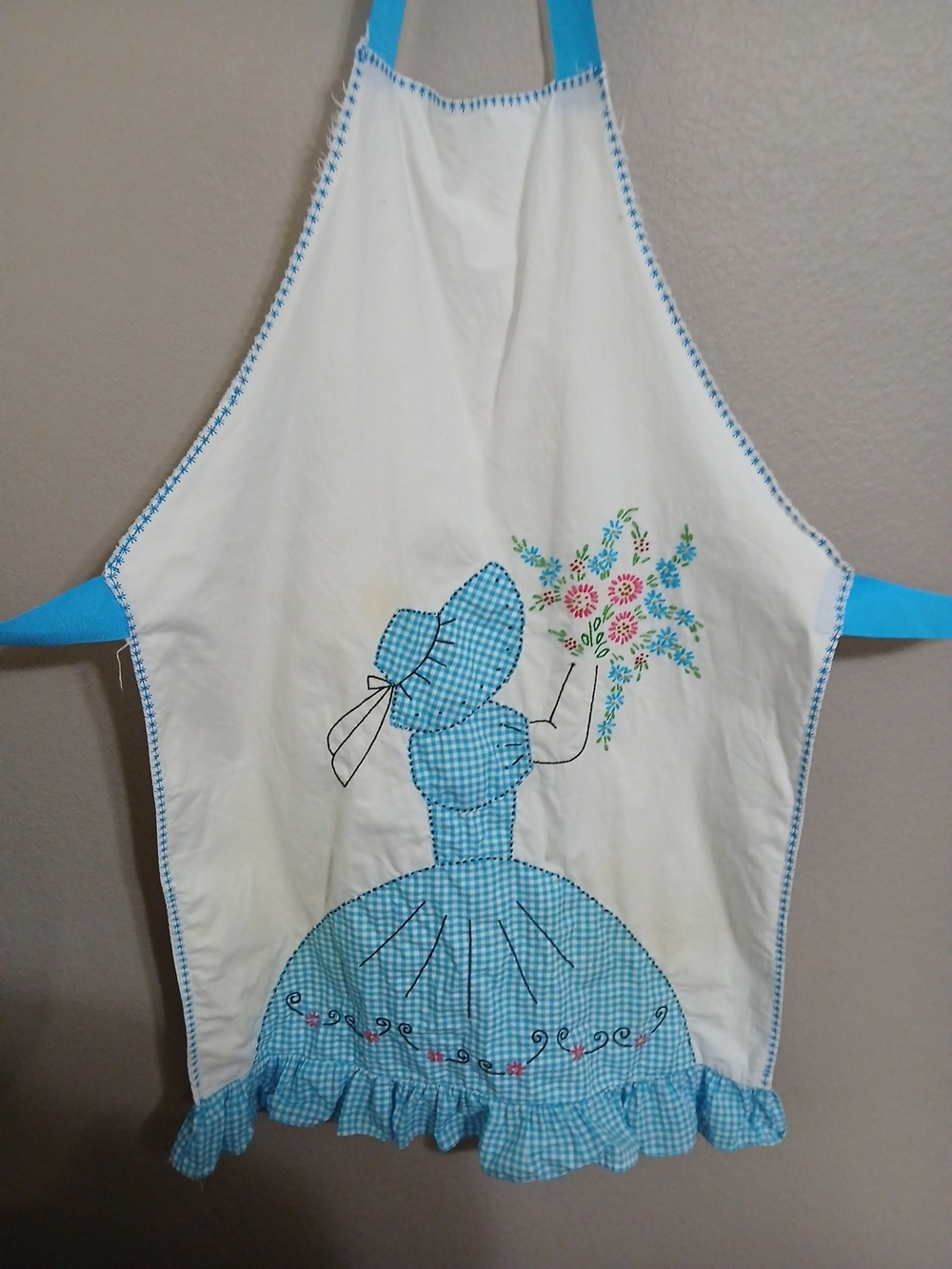 Vintage 1940's cotton Bib Apron with Embroidered Appliqued Southern Belle